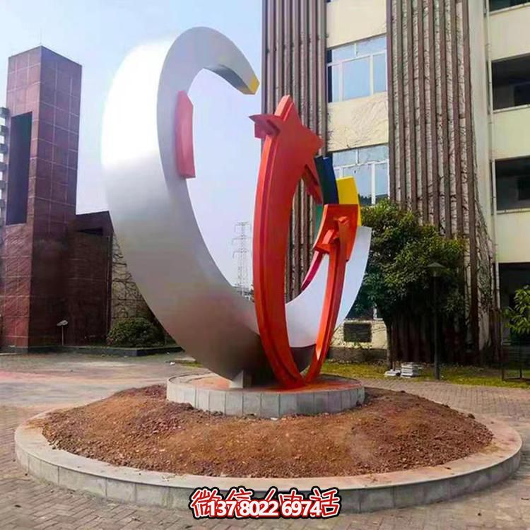 精致不銹鋼月牙雕塑，打造現(xiàn)代都市景觀