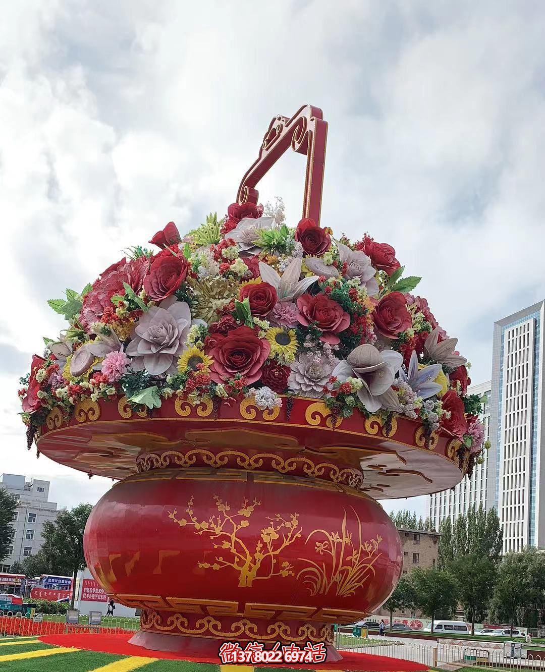 現(xiàn)代五彩花籃，給城市廣場帶來活力