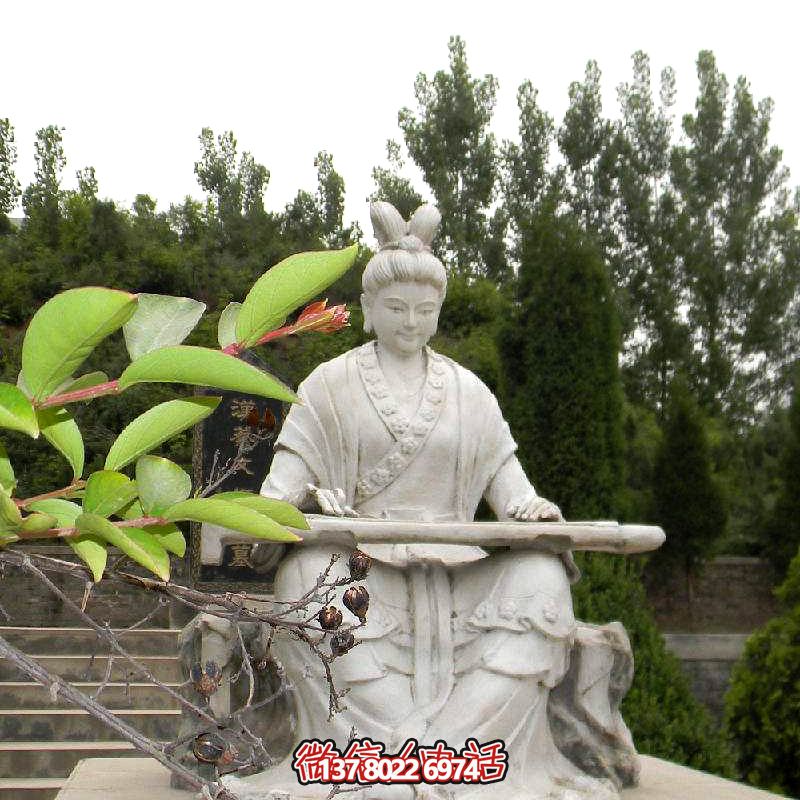 彈琴游玩古代景區(qū)，感受石雕雕塑之美