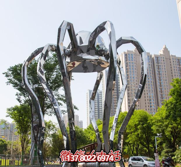 不銹鋼長腿螃蟹雕塑，為公園增添創(chuàng)意裝飾
