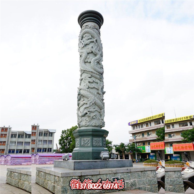 大理石浮雕龍柱，點(diǎn)綴校園廣場(chǎng)