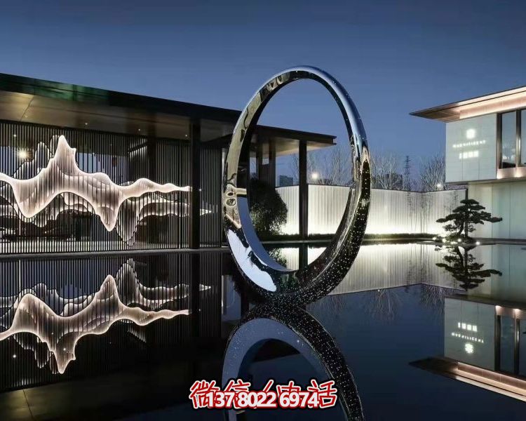 不銹鋼圓環(huán)雕塑，點(diǎn)綴園林別墅水池