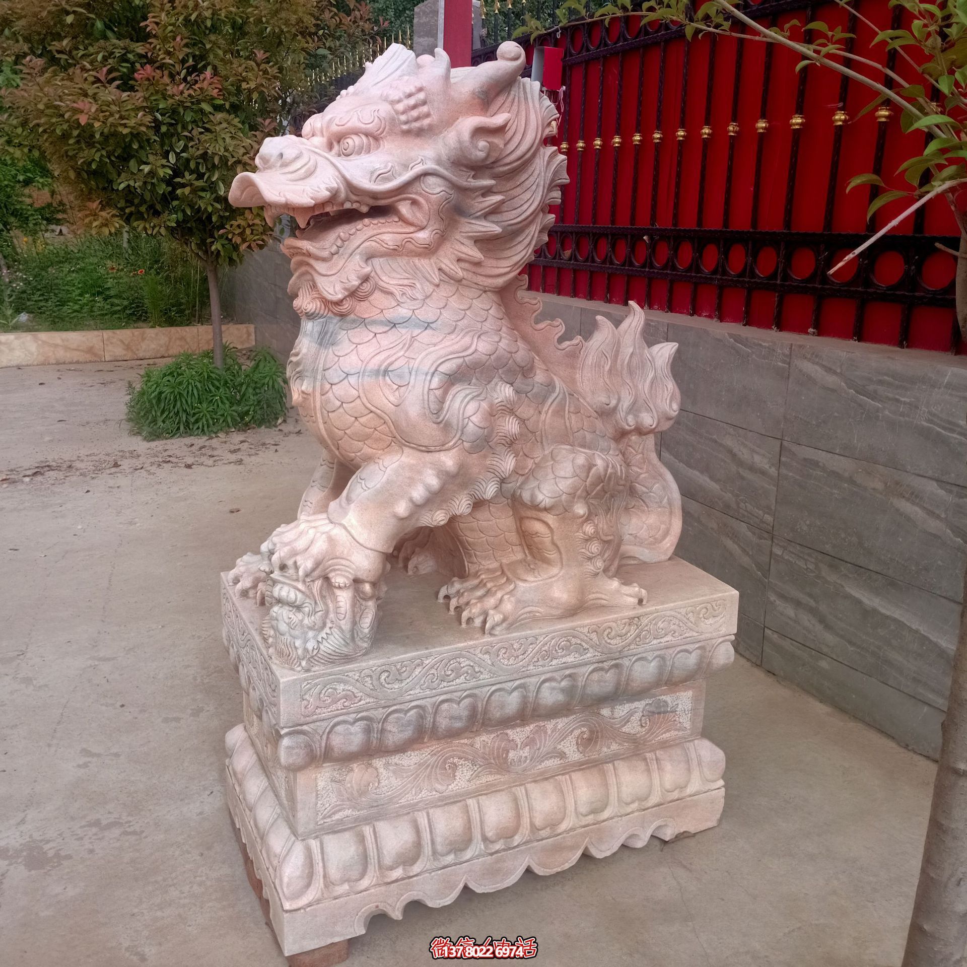 大型仿真麒麟雕塑，增添寺廟園林景觀紅晚霞之美