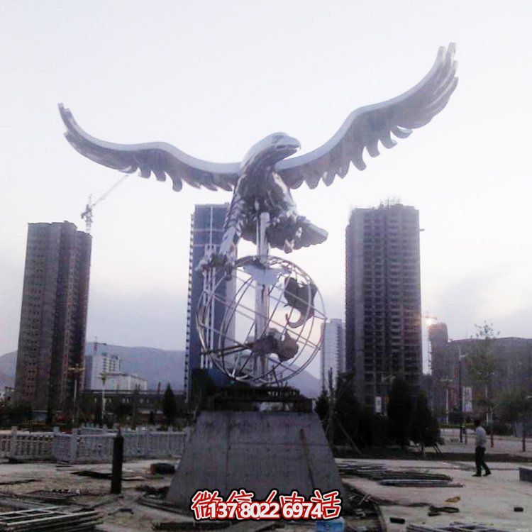 不銹鋼老鷹雕塑，點(diǎn)綴戶外園林景觀