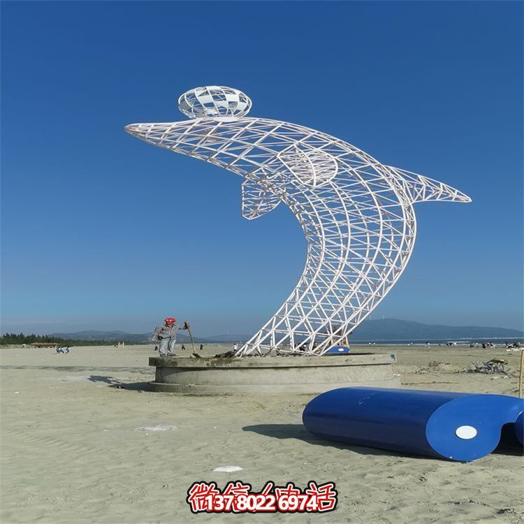 不銹鋼海豚鏤空雕塑，點(diǎn)綴大型景觀廣場