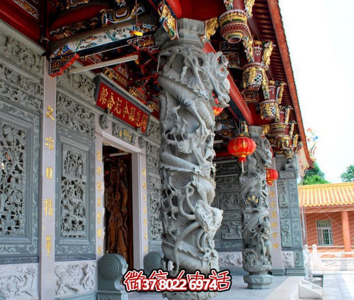 龍柱浮雕，裝飾寺廟門前景觀