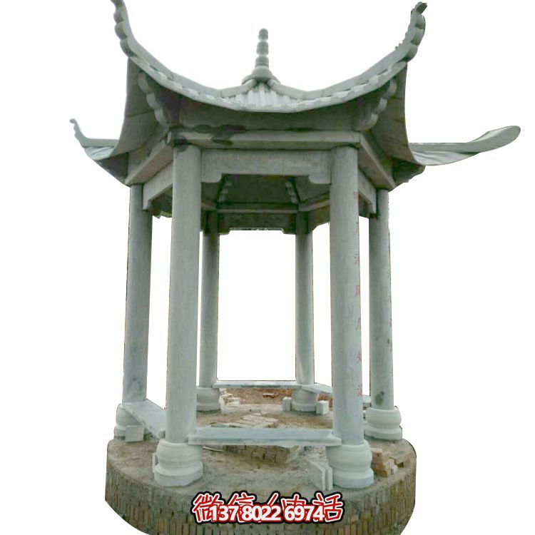 山頂簡(jiǎn)易涼亭，讓您輕松觀賞美景