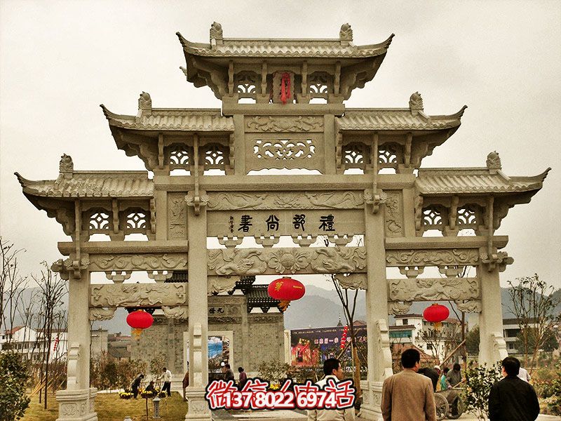 鏤空三門牌坊，點(diǎn)綴城市廣場