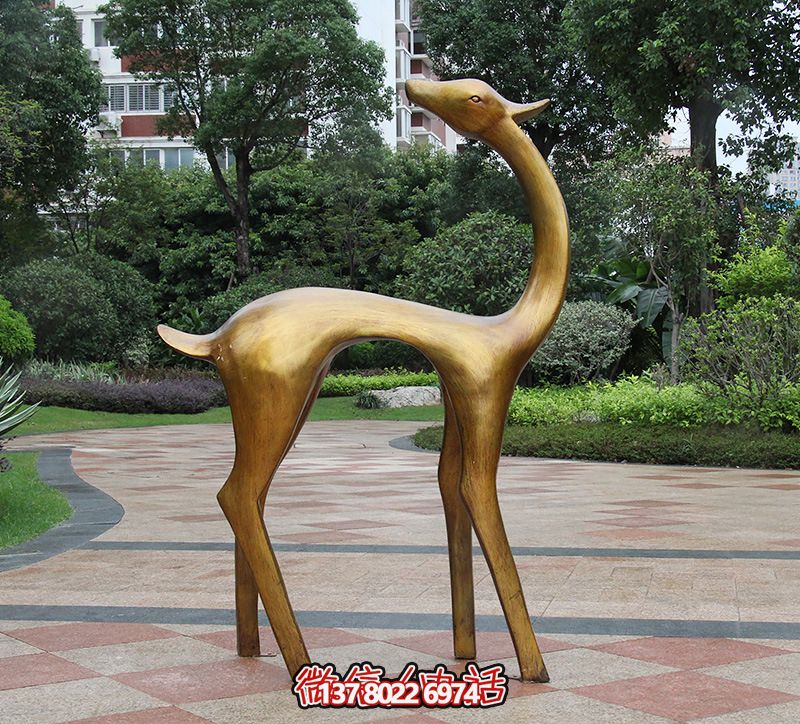 “不銹鋼梅花鹿雕塑，為公園增添藝術(shù)氣息”