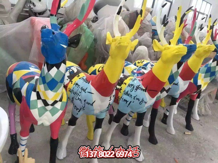 彩繪玻璃鋼鹿雕塑，商場、兒童樂園風(fēng)格擺件