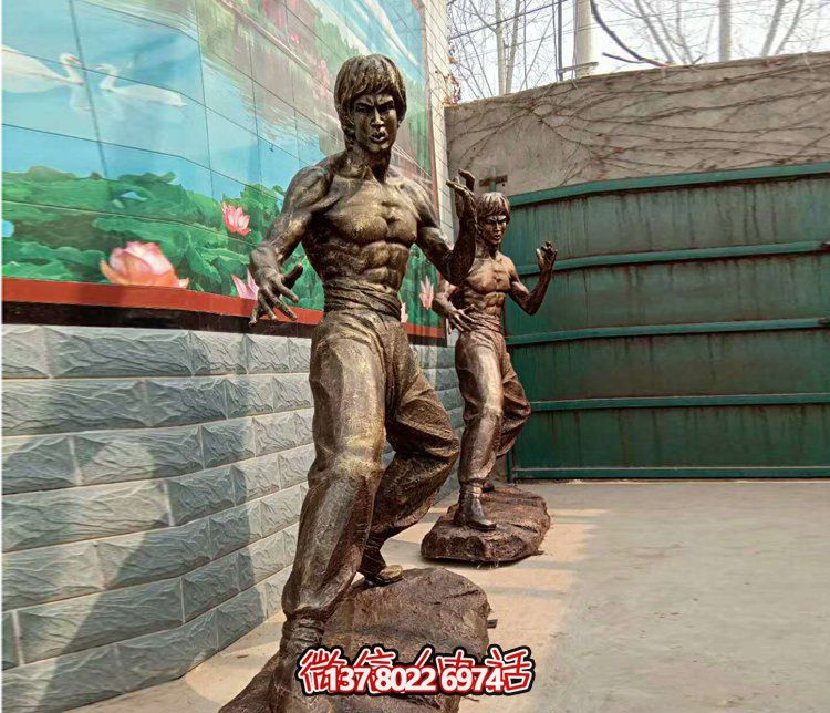 “李小龍雕塑從電影院到廣場，功夫明星永存”