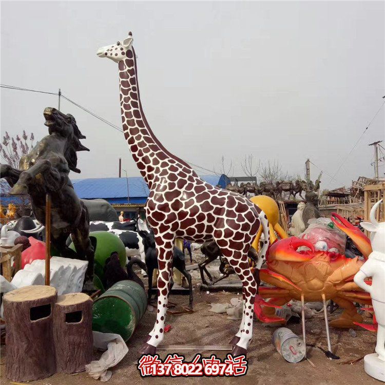 長(zhǎng)頸鹿雕塑戶(hù)外園林大型動(dòng)物景觀